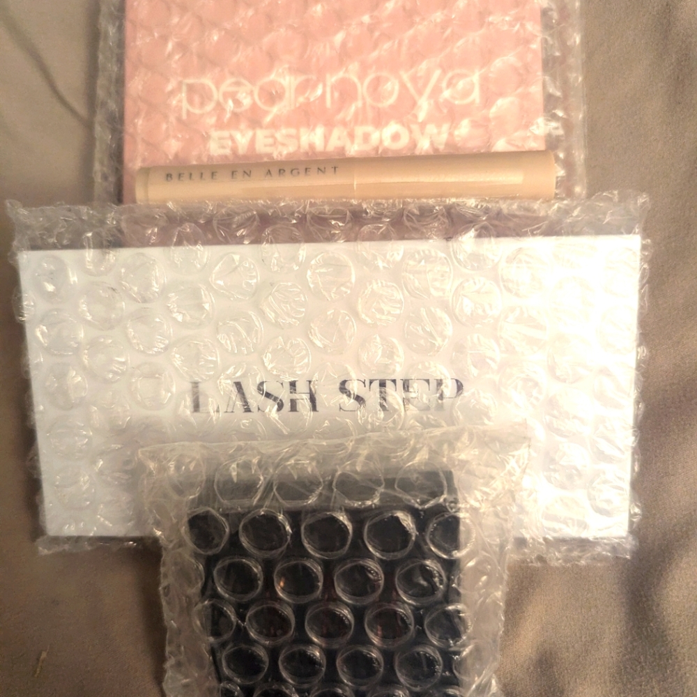 Eyeshadow Bundle - Picture 2 of 2